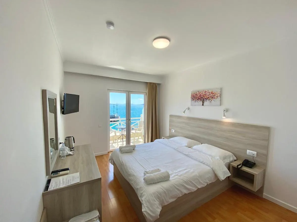 Sun N Blue Hotel Sarandë